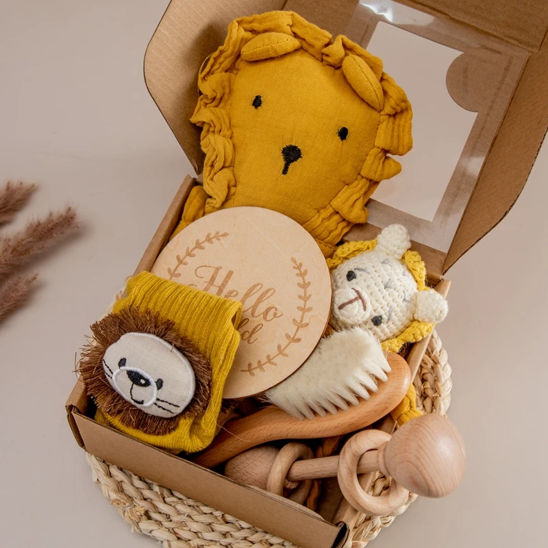 cadeau bébé lion jaune