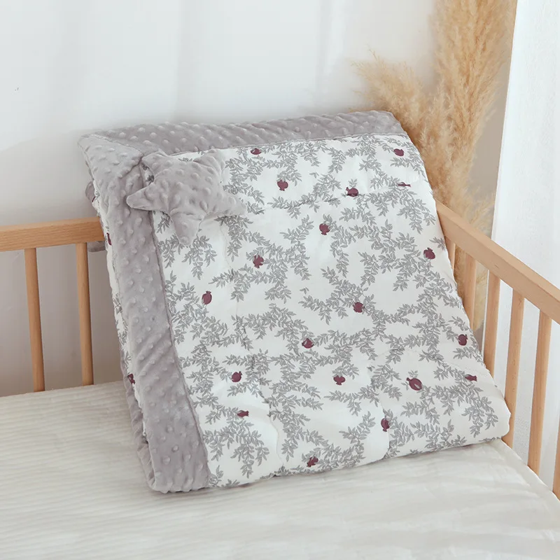 couverture bébé gris pâle