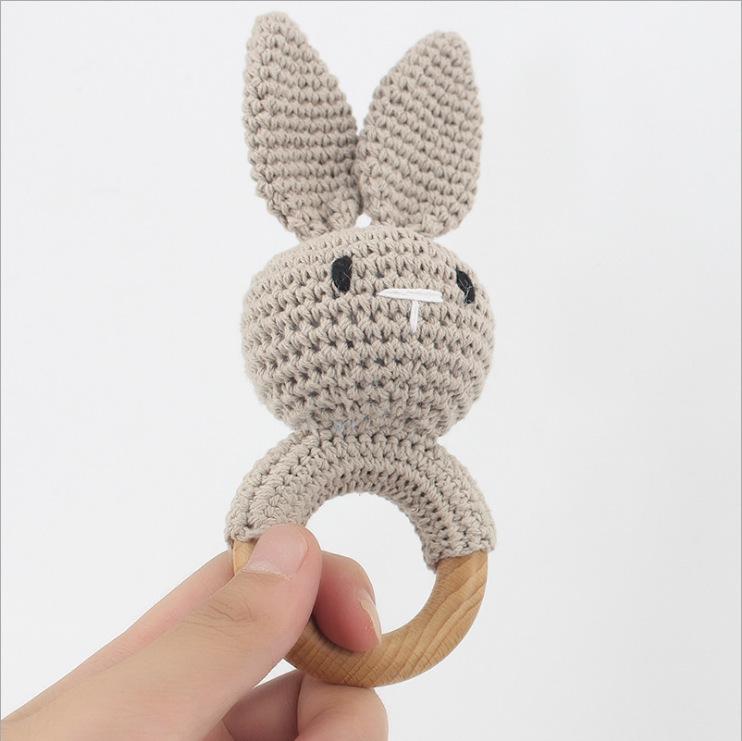 hochet bébé bois beige gris